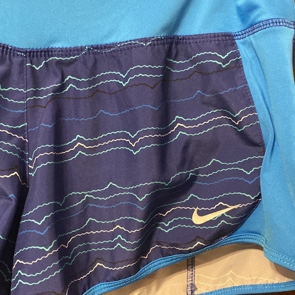 NIKE blue running shorts with small pocket and drawstrings. - Picture 4 of 9